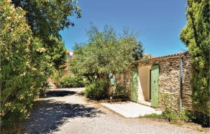 Maisons de vacances Stunning home in Tavel with 2 Bedrooms, WiFi and Outdoor swimming pool : photos des chambres