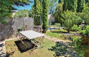 Maisons de vacances Stunning home in Tavel with 2 Bedrooms, WiFi and Outdoor swimming pool : photos des chambres