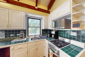 Condo #27 @ Beachside Villas