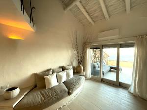 SAN TEODORO PUNTA EST FANTASTICO TRILOCALE VISTA MARE