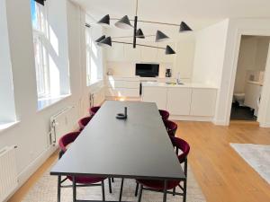 Amazing Apartment Near Tivoli Gardens & Copenhagen City Hall Square