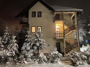 Yellow & Green Apartment