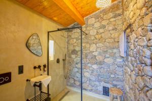 Maisons de vacances Maison en pierre proche des Gorges de l'Asco entre mer montagne et piscine : photos des chambres