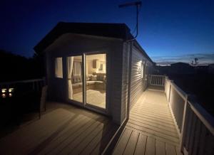 Newperran 102 - 2 Bedroom Country & Valley View Caravan