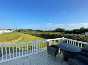 Newperran 102 - 2 Bedroom Country & Valley View Caravan