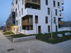 Appartements Gorgeous New apartment, 5mn walk to metro line 5 : photos des chambres