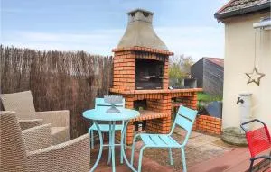 3 Bedroom Awesome Apartment In Autun - Curgy