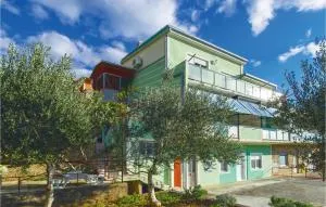 2 Bedroom Awesome Apartment In Dugi Rat - Dugi Rat