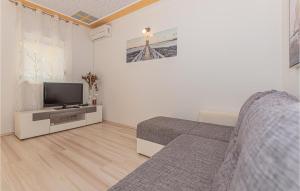Amazing Apartment In Razanj With Kitchen 