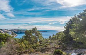 Awesome Apartment In Razanj