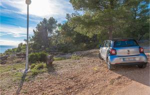 Awesome Apartment In Razanj