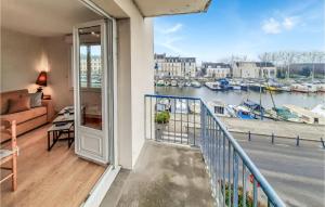 Appartements Stunning apartment in Redon with 1 Bedrooms and WiFi : photos des chambres