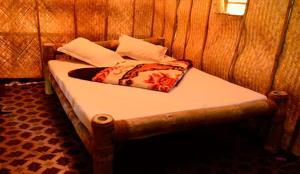 Greenways Tree House and Mud House