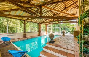 Maisons de vacances Awesome Home In Marquefave With Wifi, Swimming Pool And 3 Bedrooms : photos des chambres