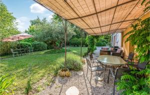 Maisons de vacances Awesome Home In Marquefave With Wifi, Swimming Pool And 3 Bedrooms : photos des chambres