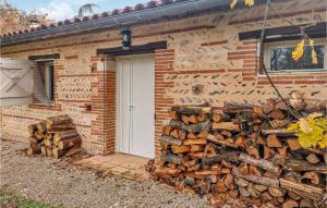 Maisons de vacances Awesome Home In Marquefave With Wifi, Swimming Pool And 3 Bedrooms : photos des chambres
