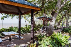 Unique Ocean-front Igloo at Trinity Beach sleeps 2