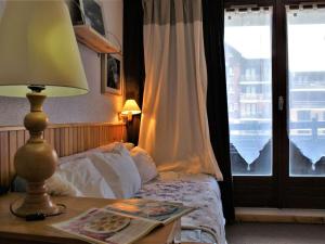 Studio cabine au pied des pistes avec piscine et tennis, 4 couchages, animaux acceptés - FR-1-330-169