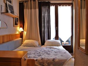 Studio cabine au pied des pistes avec piscine et tennis, 4 couchages, animaux acceptés - FR-1-330-169