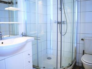 Studio au bord de leau avec terrasse et ménage inclus - FR-1-251-307