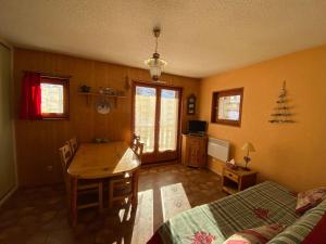 Appartements Appartement ensoleille Lanslevillard station Val Cenis Vanoise : photos des chambres