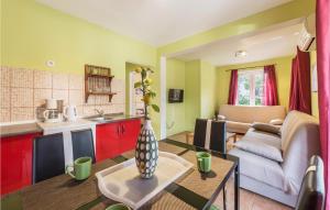 1 Bedroom Cozy Apartment In Liznjan