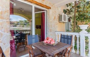 1 Bedroom Cozy Apartment In Liznjan 