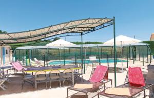 Maisons de vacances Awesome home in Rochefort du Gard with 4 Bedrooms, WiFi and Outdoor swimming pool : photos des chambres