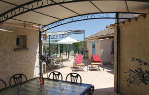 Maisons de vacances Lovely Home In Rochefort Du Gard : photos des chambres