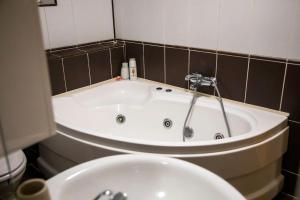 Penthouse 145mp - Living spatios - 2 Dormitoare cu bai private - Bucatarie complet utilata