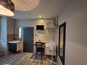 Hotels Hotel Saint Francois Precigne Soiree etape sur demande Proche Sable-sur-Sarthe : photos des chambres