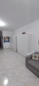 Ampio monolocale con terrazzo - a 2 passi dal mare - Scalza