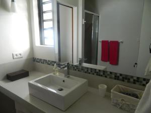 Modern Villa with service. Exceptional beach, private swimming pool