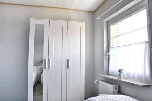 Nordsee Anker Unsere moderne 87 qm Ferienwohnung mit zwei Schlafzimmer in Norden Ortsteil Ostermarsch
