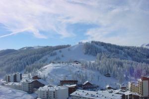 Maisons de vacances 2 room apartment 200m from the slopes In the heart of the ski resort : Appartement