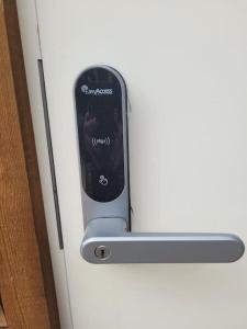Stilren suite med egen inngang og kokemuligheter.