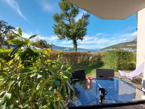 Studio les Pieds dans L eau au bord du lac d Annecy