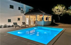 Stunning Apartment In Zrnovo With Wifi