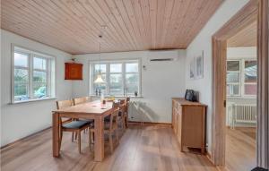 Nice Home In Lemvig With Wifi