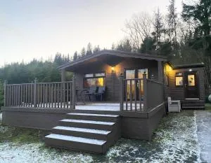 Stunning 4-bedroom Cabin with Hot Tub in Beattock! - 约翰斯通布里奇