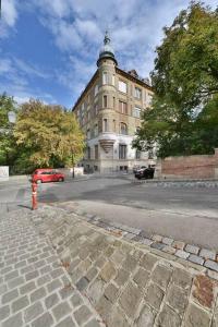 Buda Batthiany Square, 6