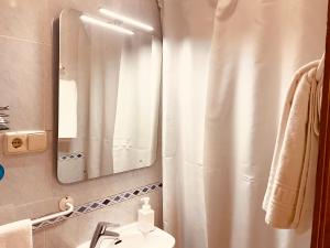 Small Double Room room in Hostal Patria Madrid