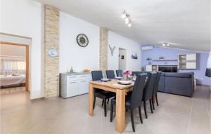 Gorgeous Home In Divsici With Wifi