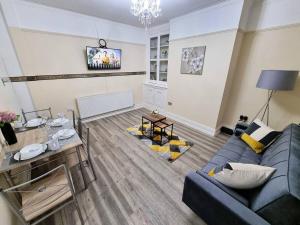 *6R* setup for your most amazing & relaxed stay + Free Parking + Free Fast WiFi *