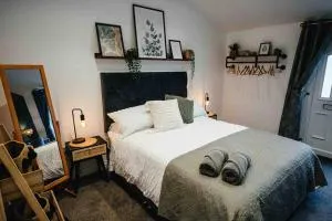 Boho Loft in Somerset - Private Parking - Timsbury