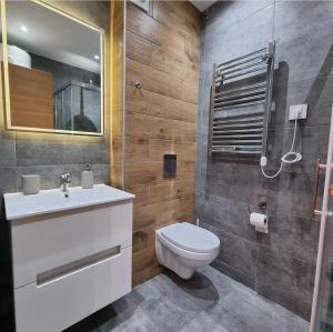 Golden Pine Spa Apartment