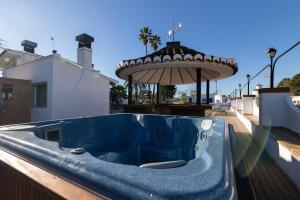 Villa Huerta 1 Manises, jacuzzi, sauna, piscina