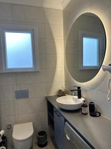 Center of city in Beşiktaş 2 plus 1 with 2 Bathroom and 3 Air Conditioner