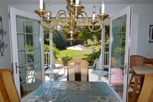 Carraig Mor Cottage - Beautiful House, Amazing Garden, Downtown Baileys Harbor