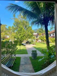 Casa ideal em condomínio fechado a 200m da Praia Maranduba, área de lazer completa